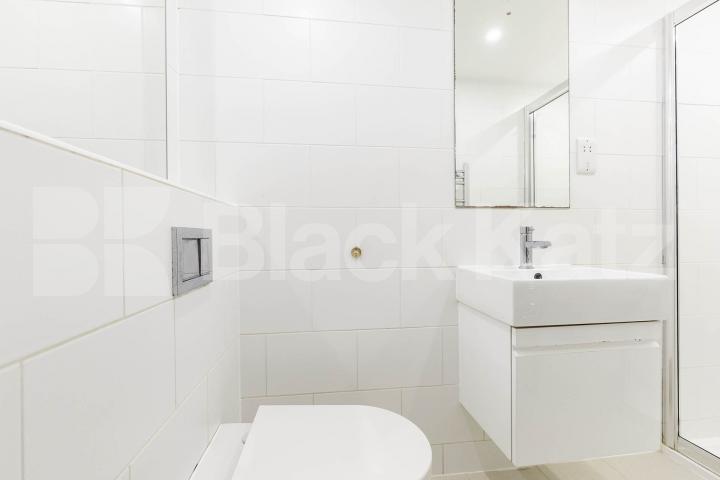 Modern apartment Fairhazel Gardens, South Hampstead